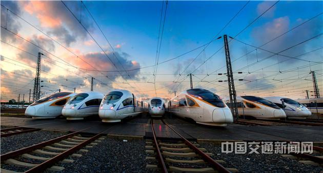 飞驰的变革，铁路新纪元中的自信与成就之旅——解读最新铁路新闻启示