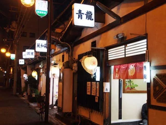 探秘秋霞网新领地，小巷深处的独特风味小店（最新地址11月1日）
