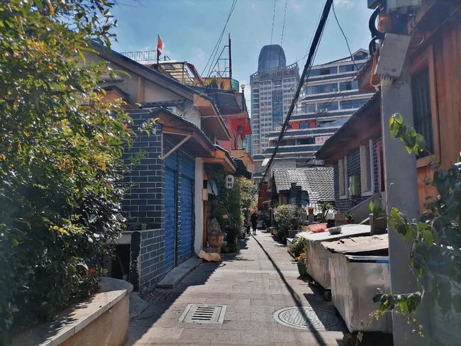 探秘上海最新建筑间的小巷秘境，秘密花园式独特小店