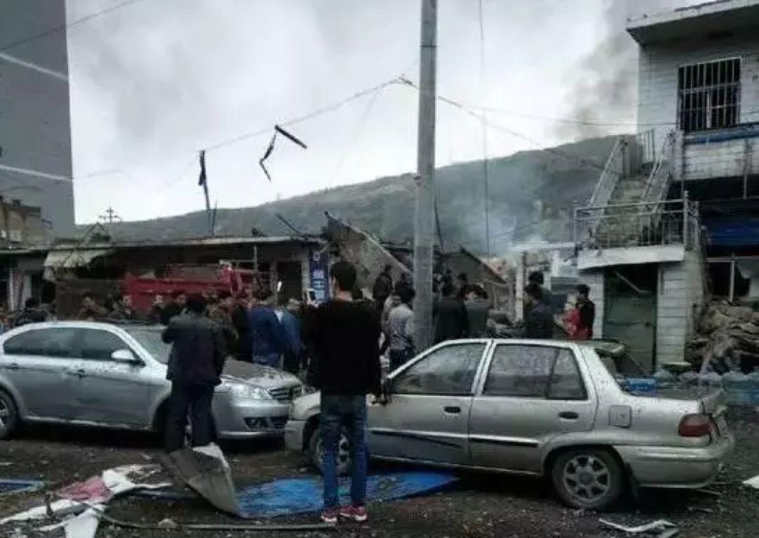 往年府谷爆炸事故周年回顾，温情日常与最新消息关注