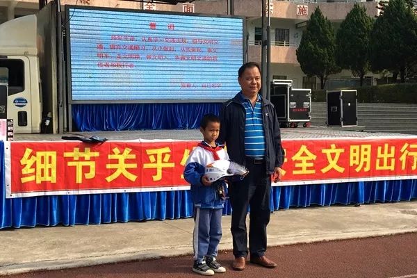 文明交通宣传手册，安全出行，从我做起